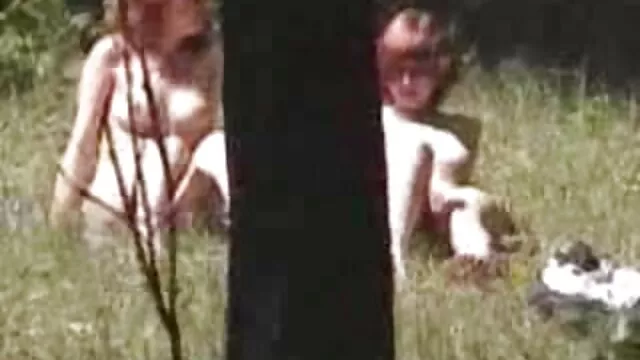 Csúnya szőke döntött anya lánya sex
