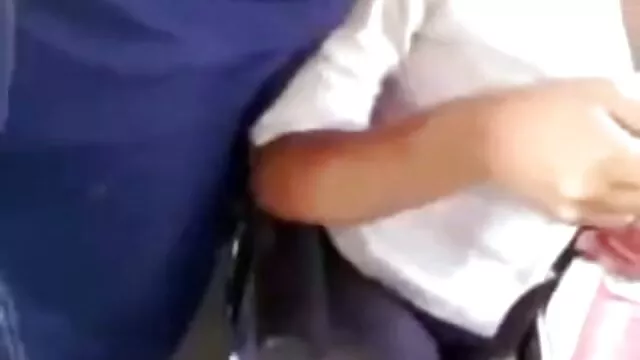 A két hölgy vegye le a zoknit, majd xexingyen készülj fel egy sétára