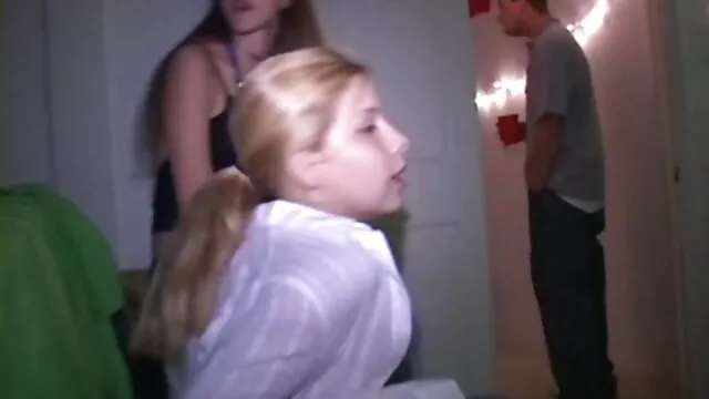 Szomszéd milf filmek prostituált seggét, mellei között