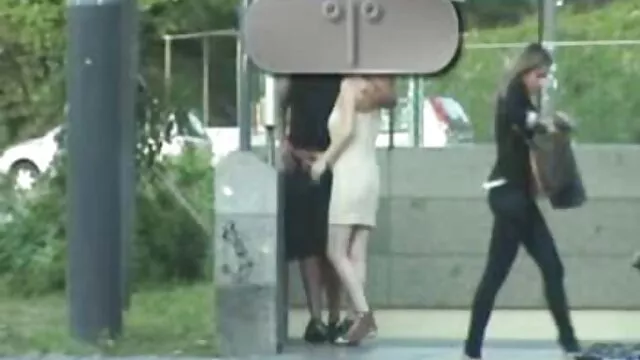 Fiam cum porno alvás közben kibaszott egy tini lány
