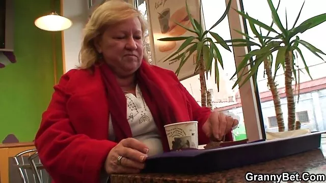 Elkezdett meditálni a kamerával az autóban porno film cimek