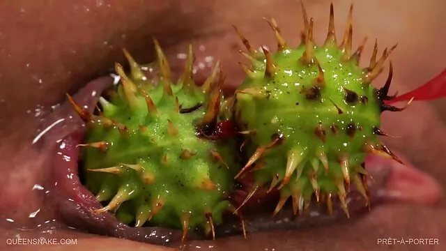 Sovány egy kukkolós videók bőrönd punci