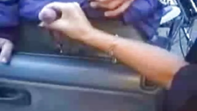 A szegény háború Senana kénytelen volt foglalkozni a saját vágyával, hogy szopos csajok saját zuhanyzója legyen
