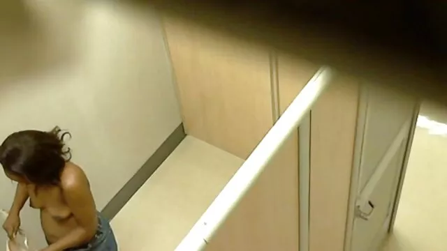 Két barát mind meztelen, mind élvezni csisztu szex